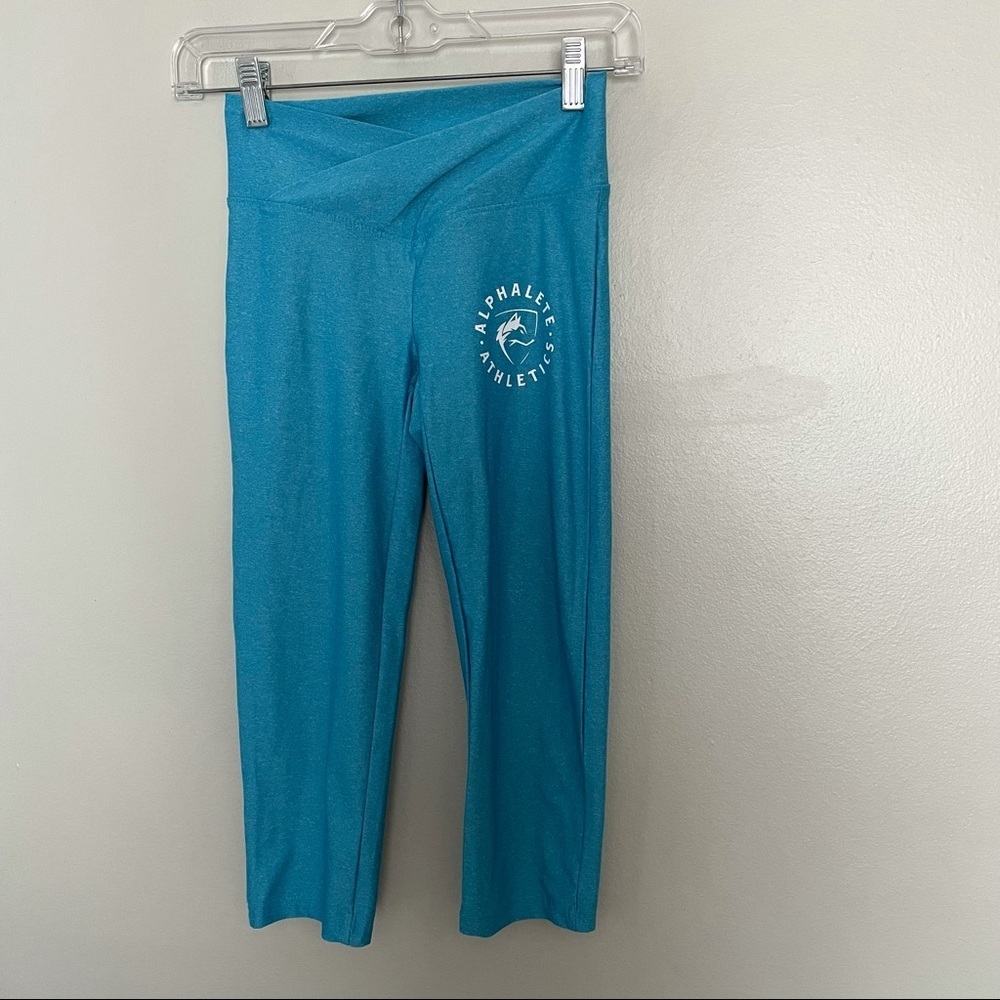 Alphalete Capri Leggings